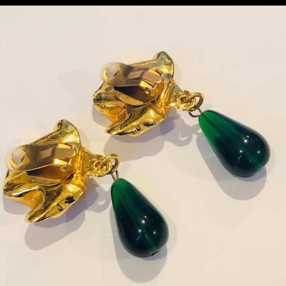 1970’s Vintage Gripoix Teardrop Green Earrings gold Flower French